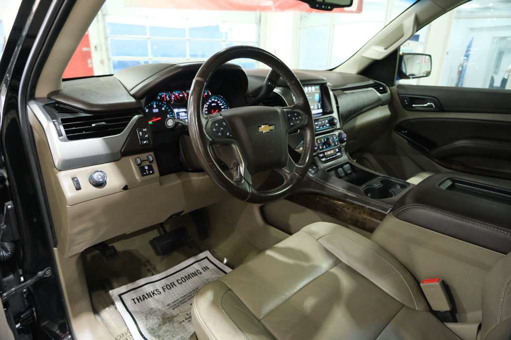 Used 2018 Chevrolet Suburban LT RWD image 16