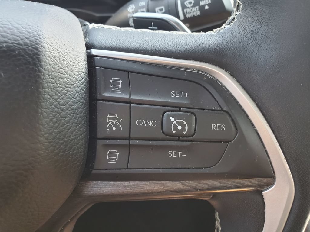Used 2023 Jeep Grand Cherokee L Limited AWD/4WD image 24