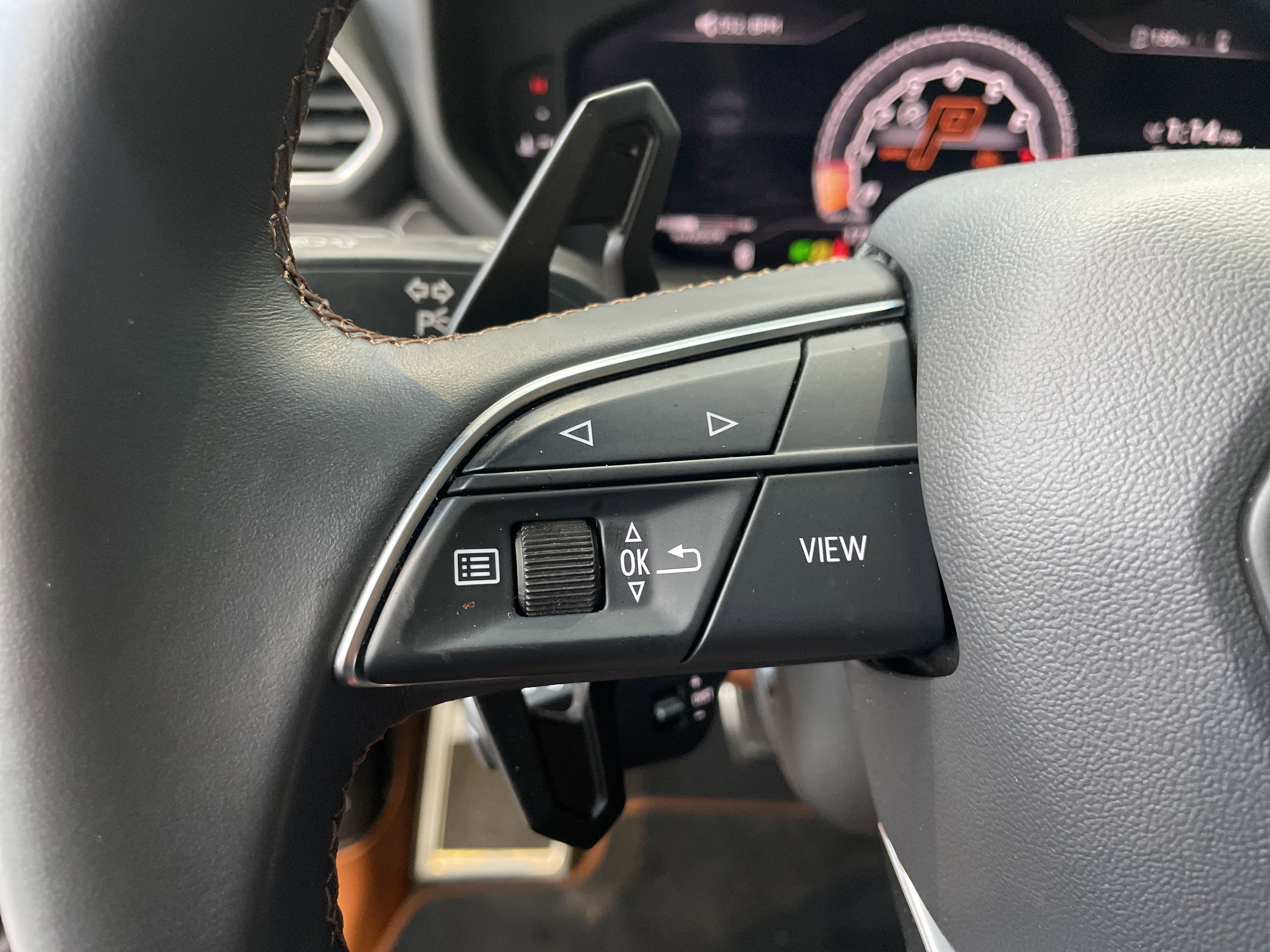Used 2021 Lamborghini Urus AWD/4WD image 23