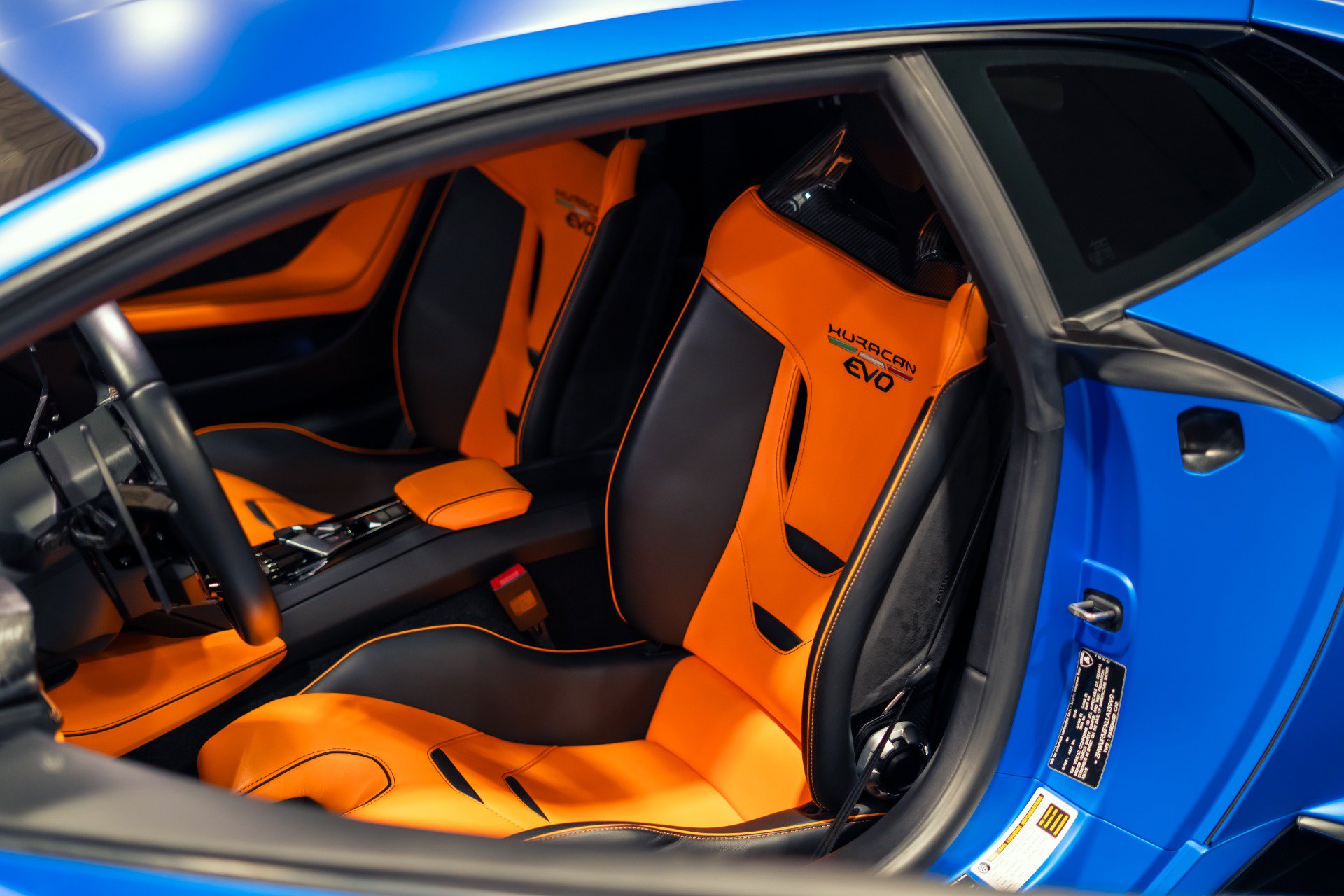 Used 2020 Lamborghini Huracan EVO RWD image 2