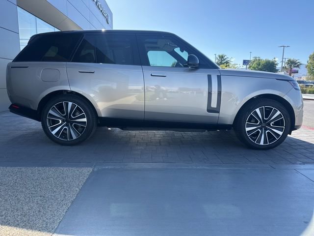 Used 2026 Land Rover Range Rover SE image 4