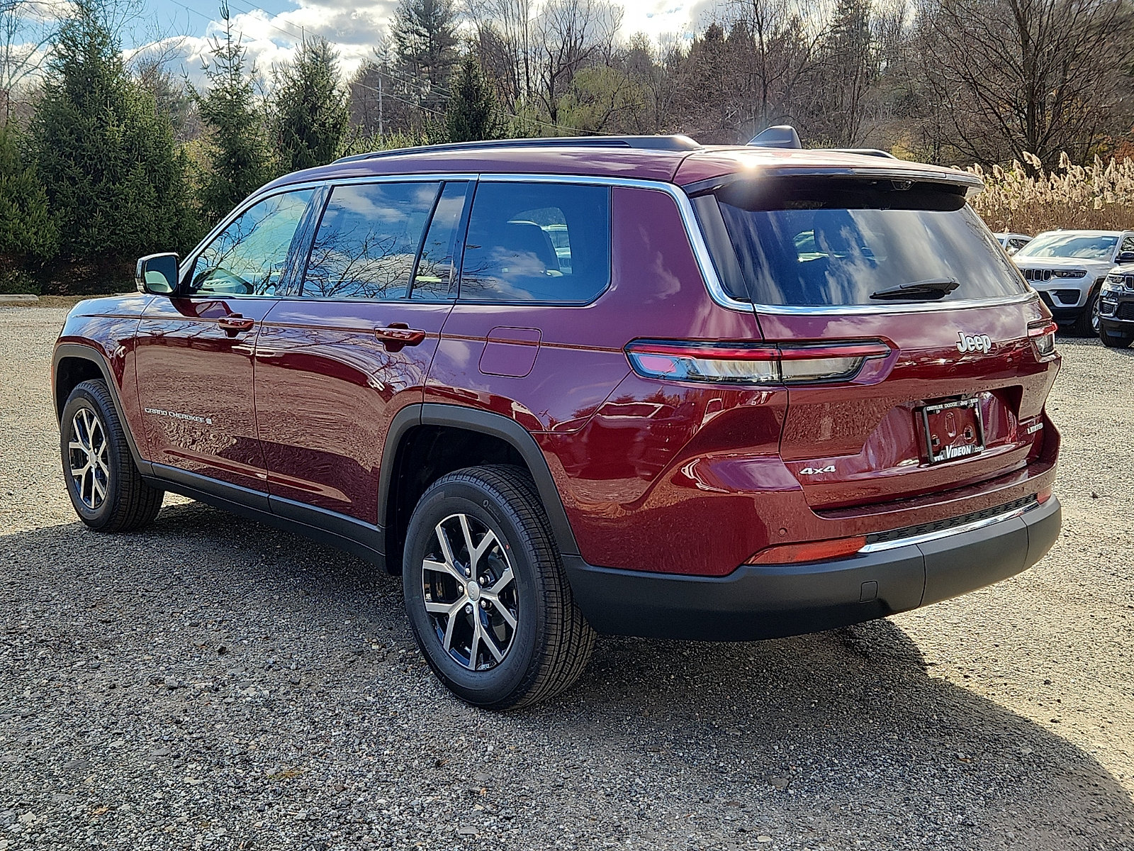 New 2025 Jeep Grand Cherokee L Limited w/ Luxury Tech Group II AWD/4WD image 3