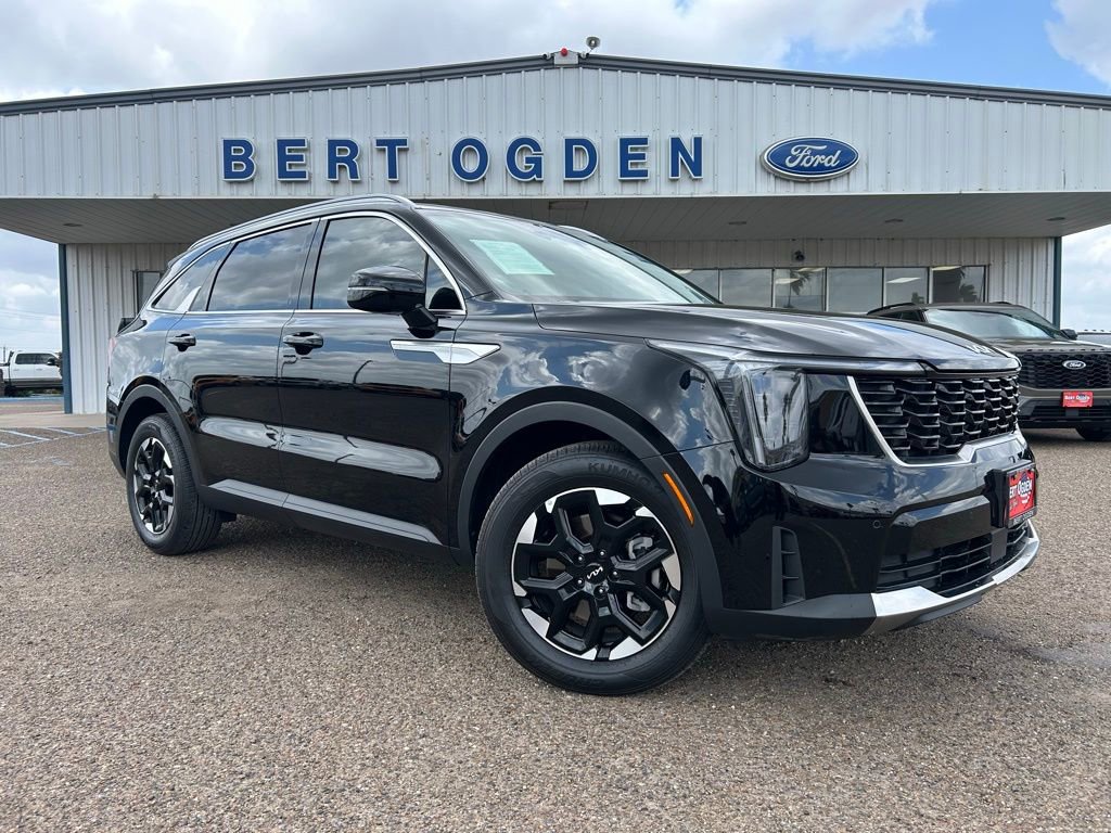 Used 2025 Kia Sorento S image 1