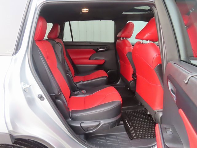 Used 2023 Toyota Highlander XSE image 29