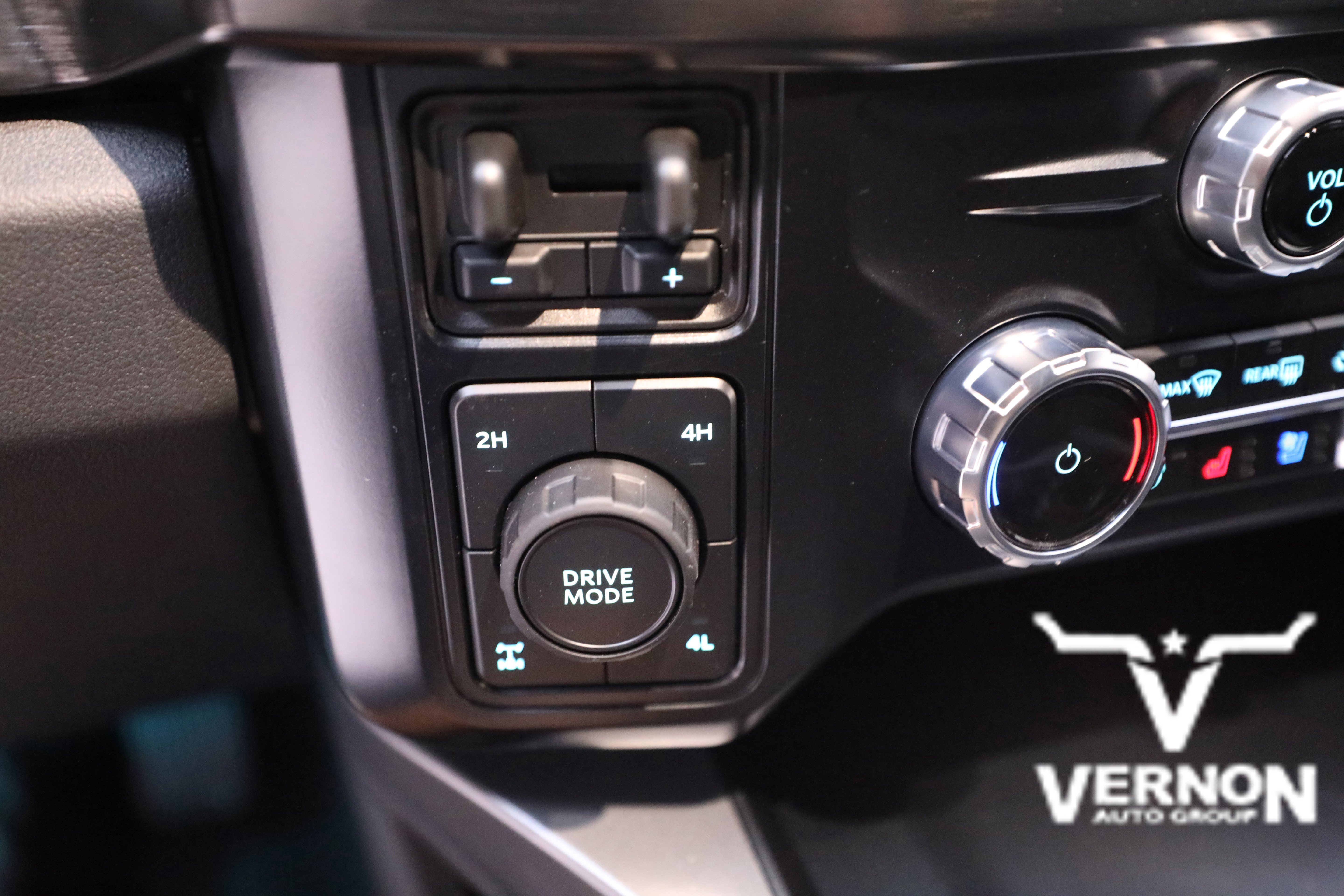 New 2026 Ford F250 Lariat w/ Chrome Package image 24