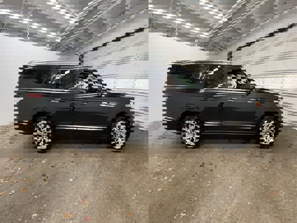 Used 2024 Lincoln Navigator L Premiere image 7