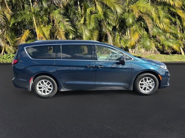Used 2021 Chrysler Pacifica Touring-L w/ Premium & Safety Sphere Group FWD image 4