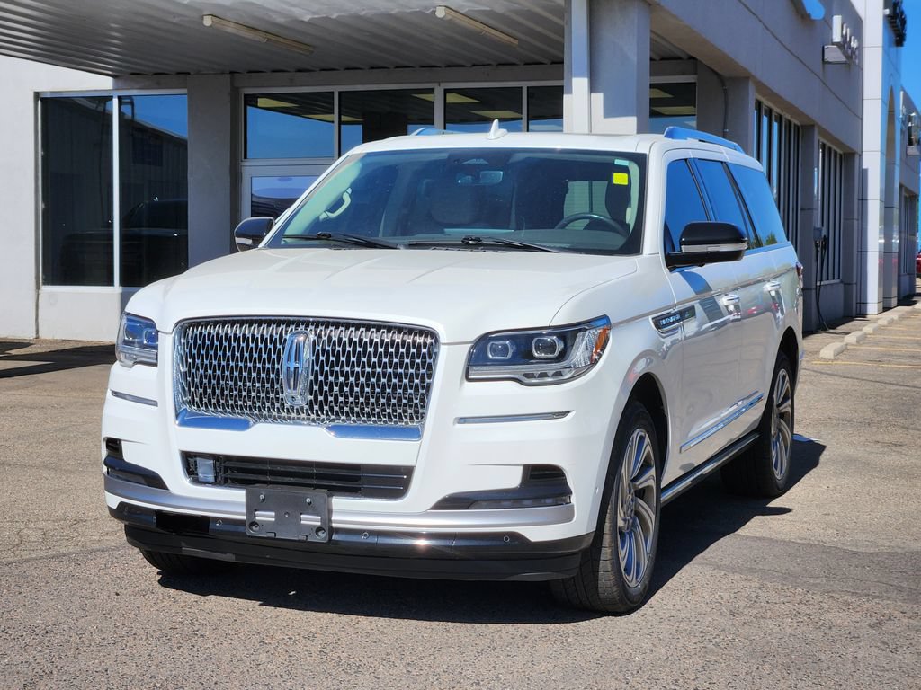 Used 2022 Lincoln Navigator 4WD image 4
