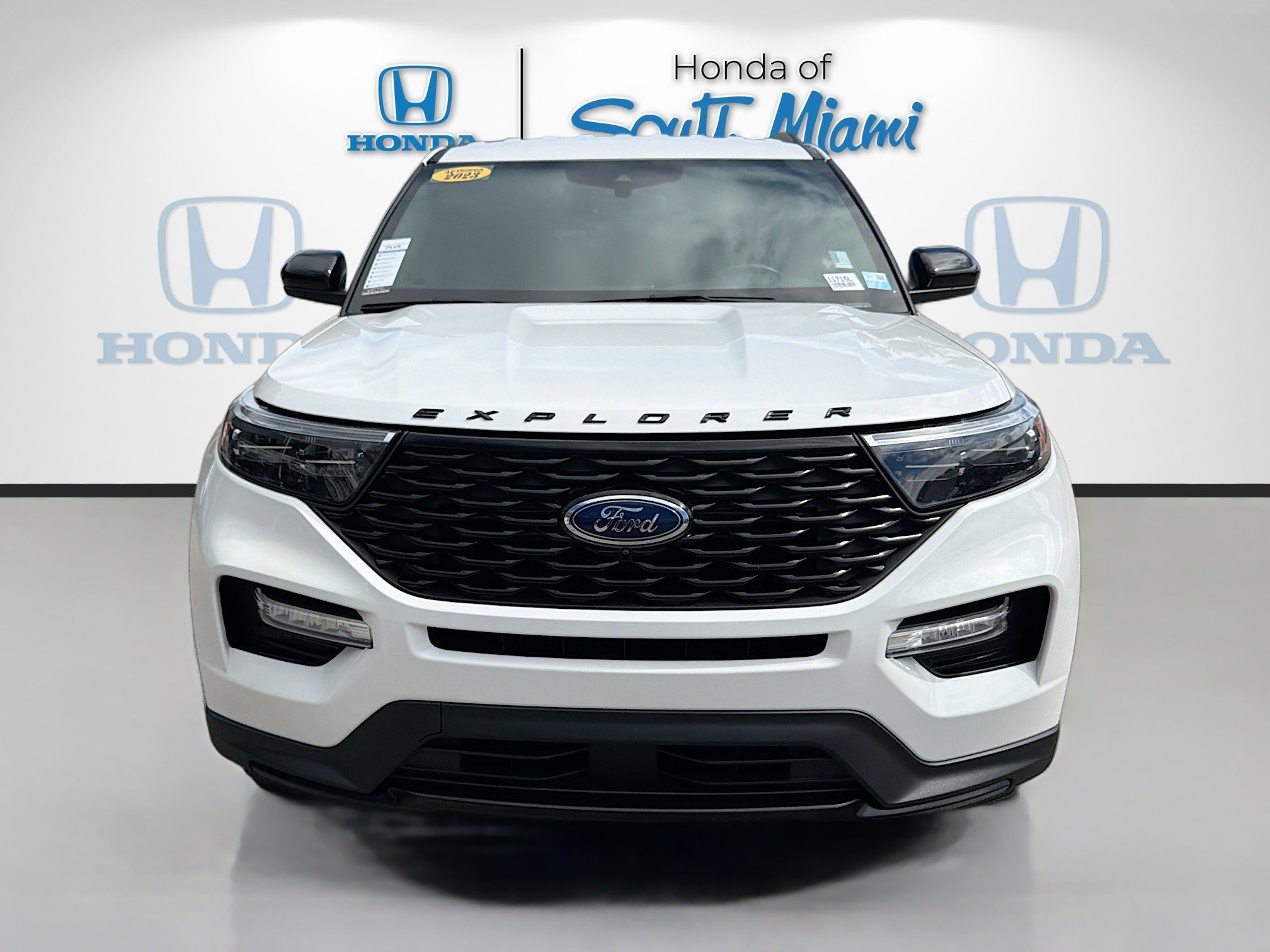 Used 2023 Ford Explorer ST-Line w/ Class IV Trailer Tow Package image 2