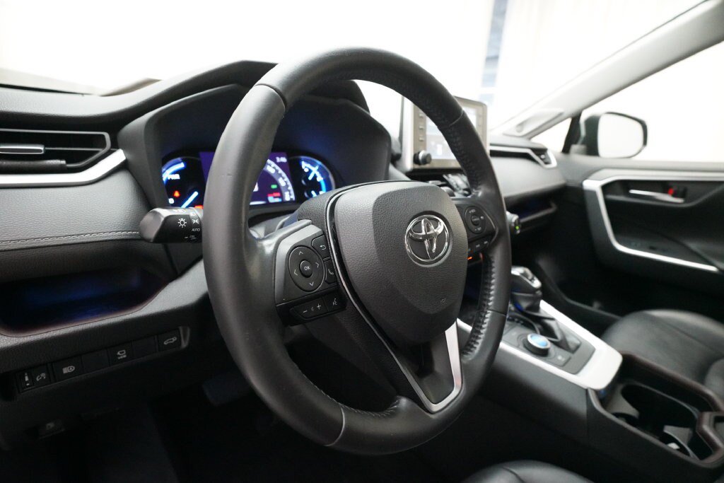 Used 2019 Toyota RAV4 Limited AWD/4WD image 8