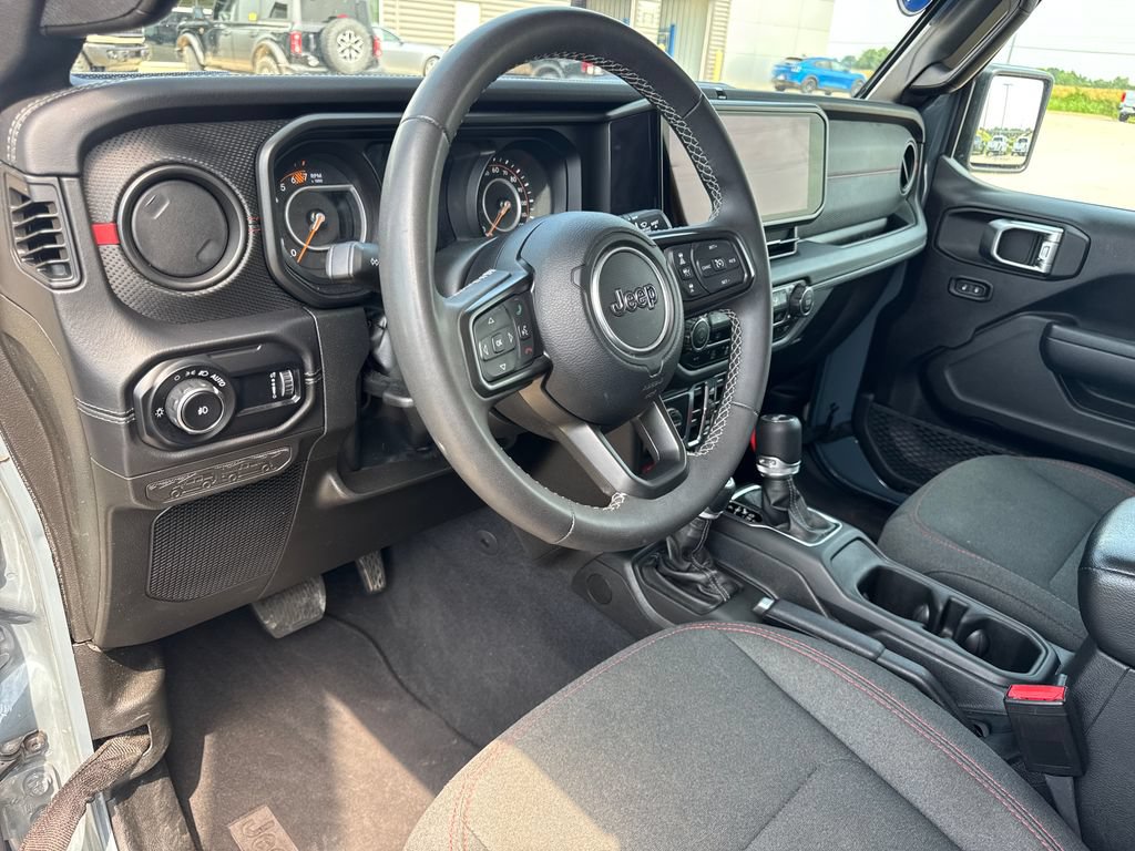 Used 2025 Jeep Wrangler Unlimited Rubicon AWD/4WD image 20