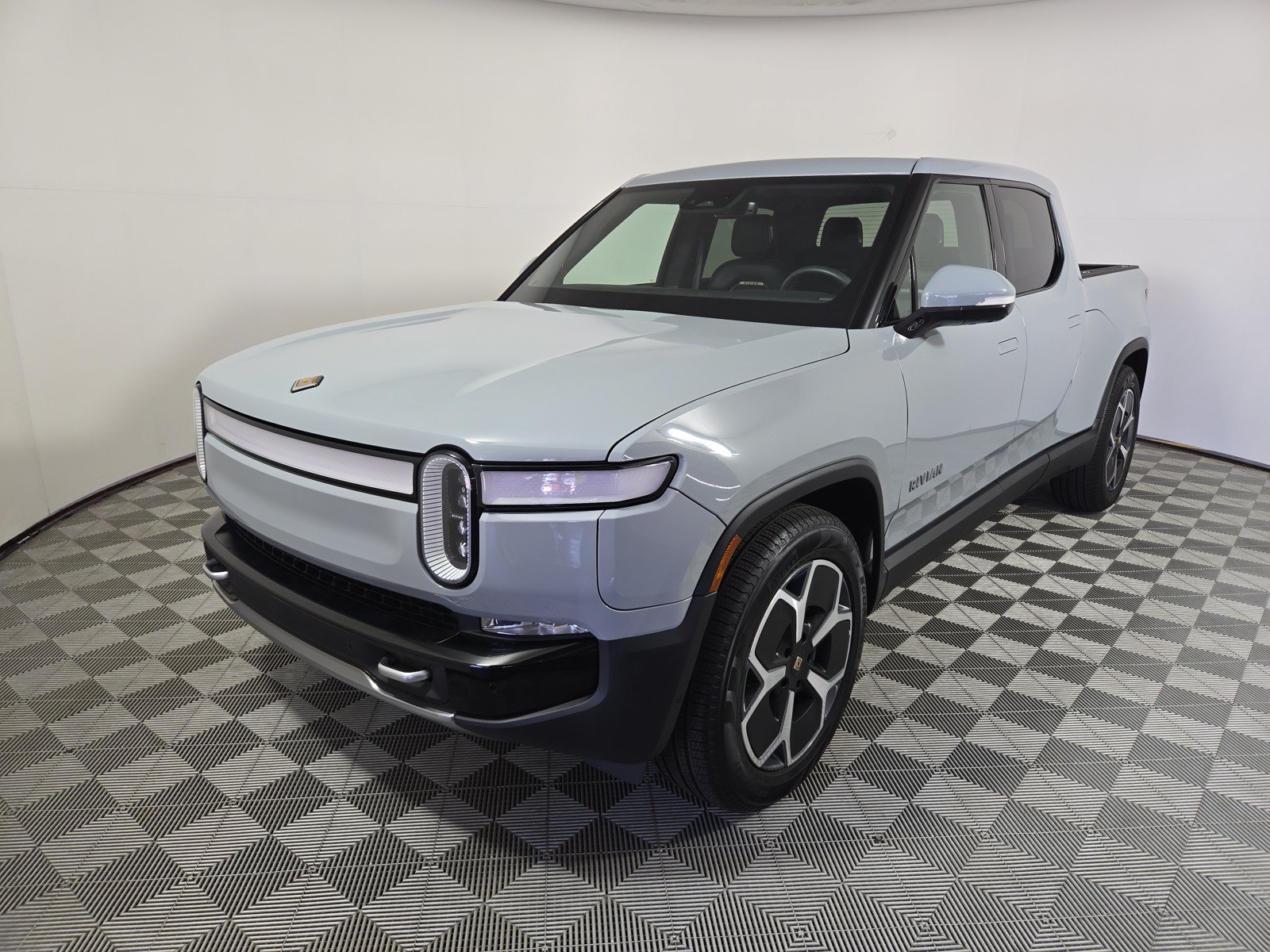 Used 2024 Rivian R1T Adventure AWD/4WD image 1