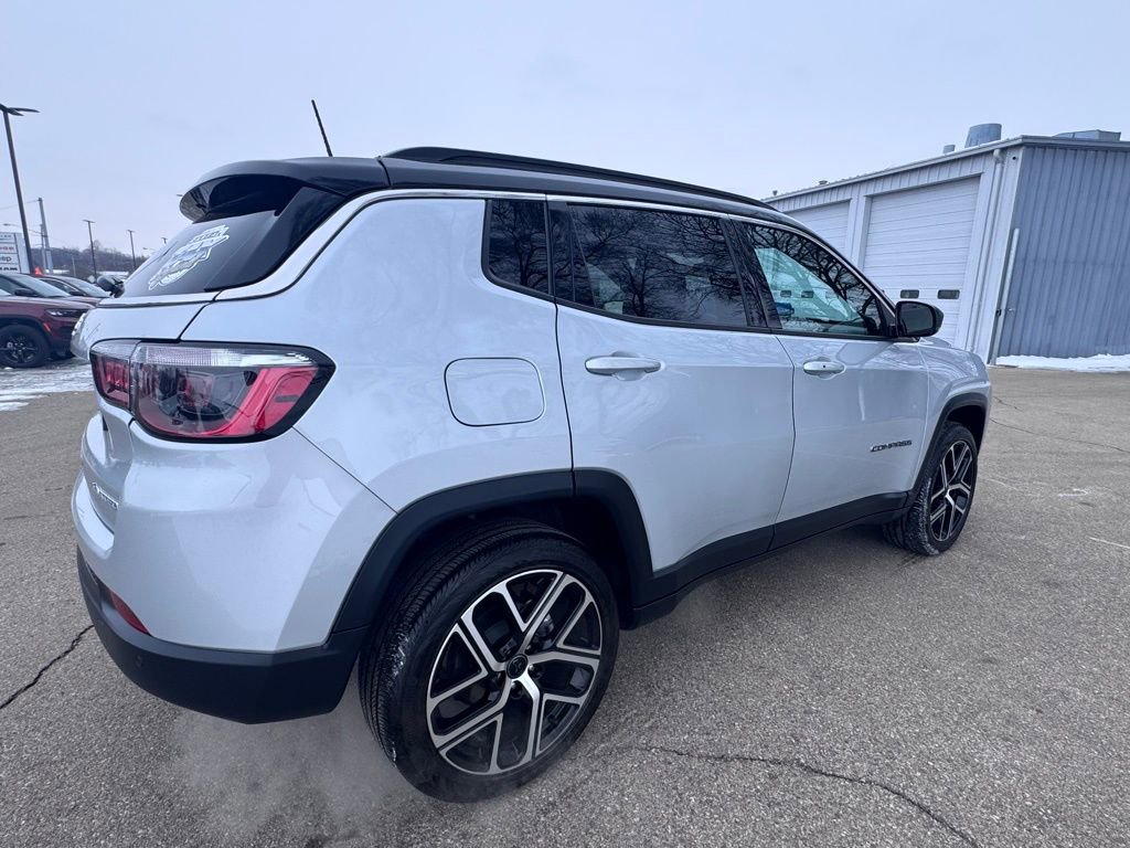 Used 2025 Jeep Compass Limited image 6