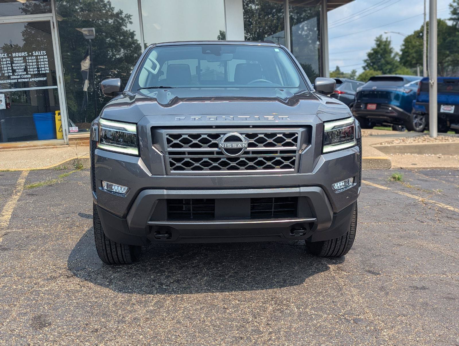 Used 2024 Nissan Frontier SL w/ Technology Package AWD/4WD image 8