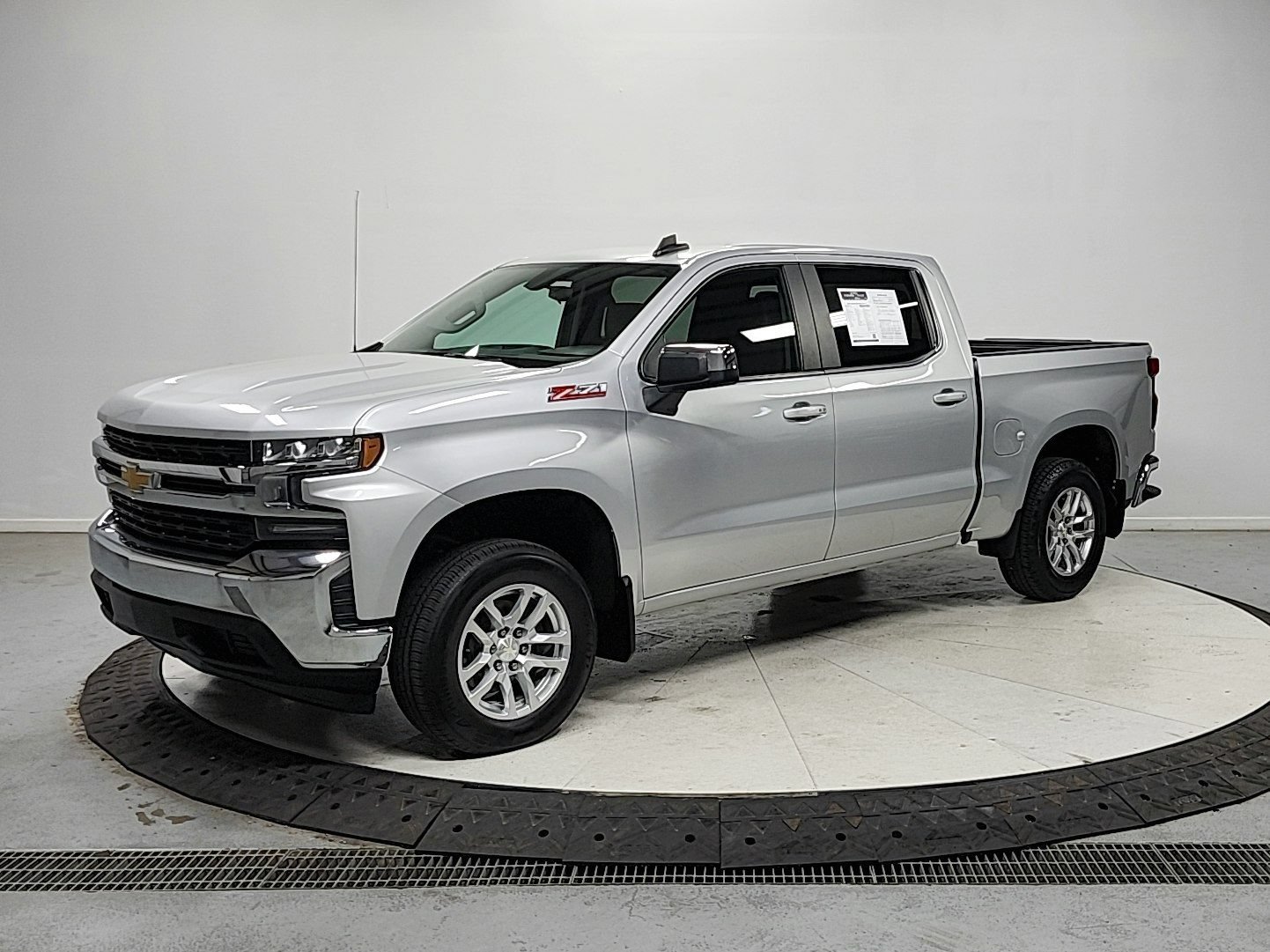Used 2019 Chevrolet Silverado 1500 LT w/ All-Star Edition AWD/4WD image 3