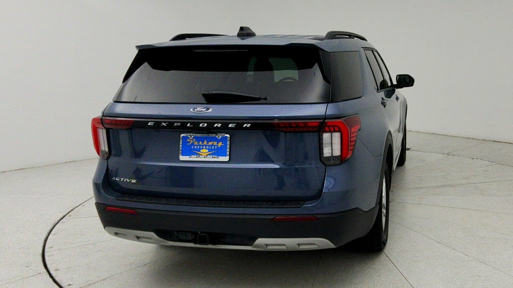 Used 2025 Ford Explorer Active w/ Active Comfort Package RWD image 7