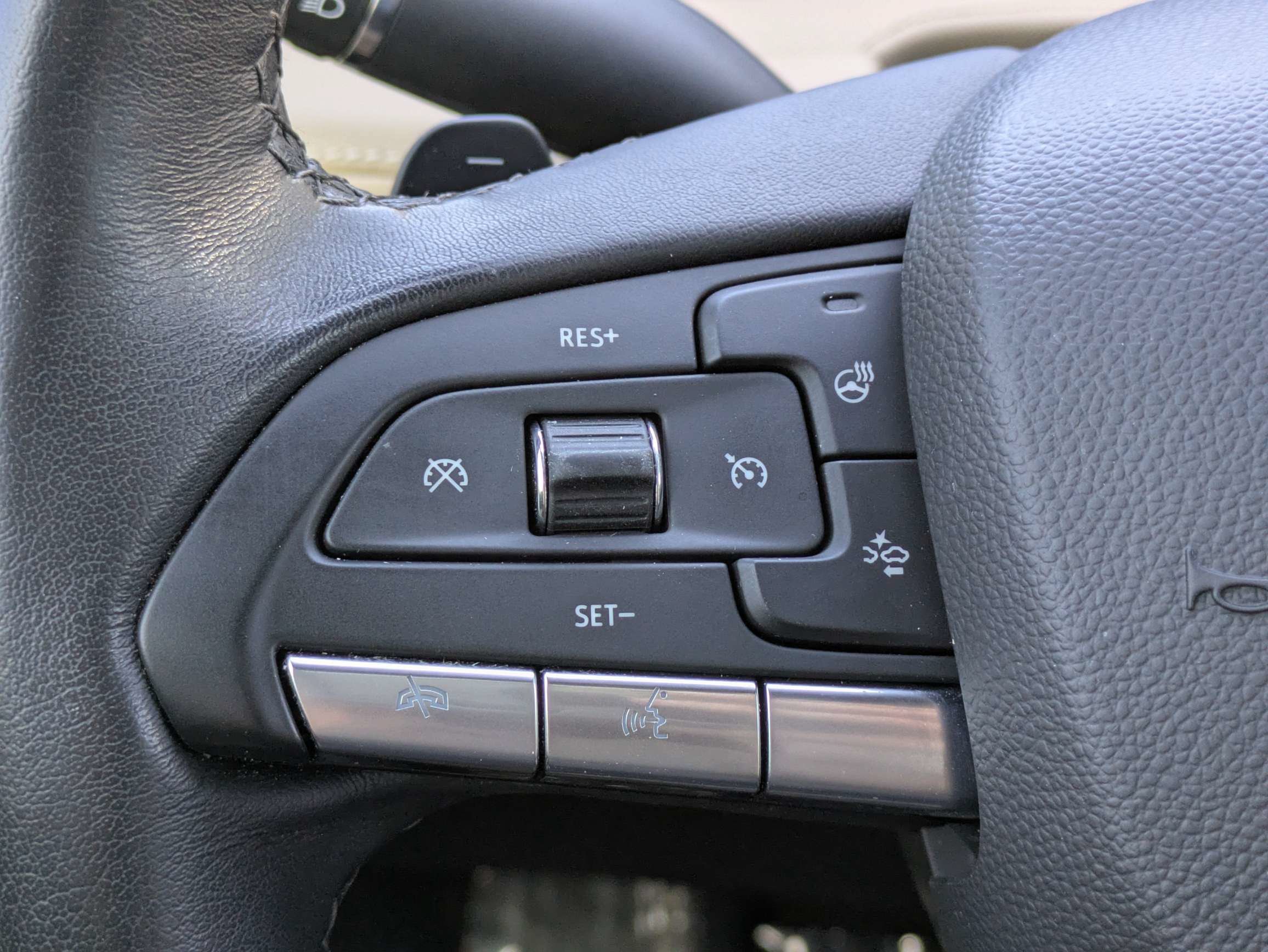 Used 2024 Cadillac XT4 Luxury w/ Cold Weather Package FWD image 19