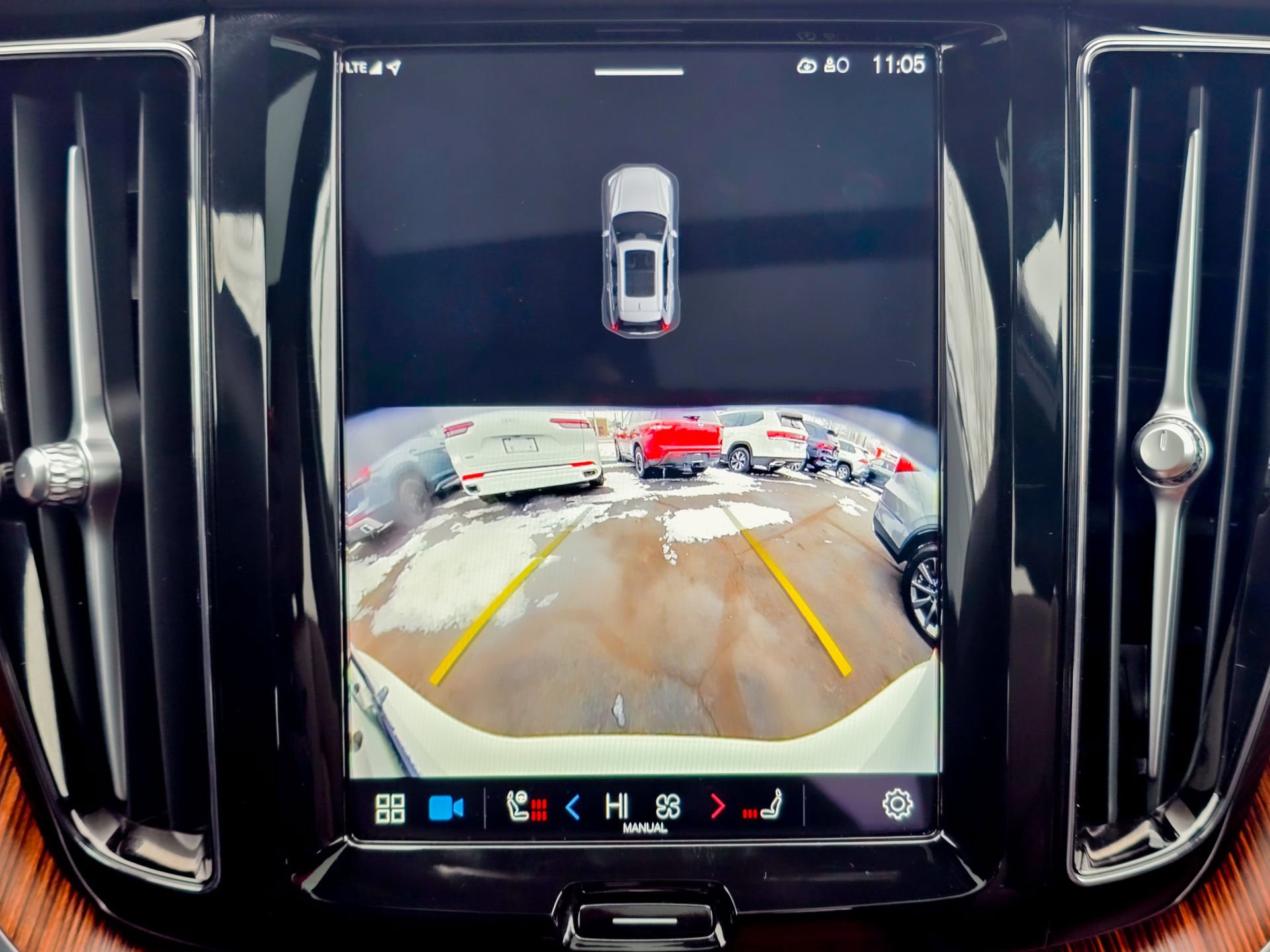 Used 2024 Volvo XC60 T8 Plus w/ Climate Package image 44