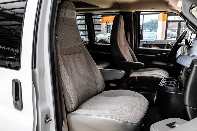 Used 2025 Chevrolet Express 3500 LT w/ LT Preferred Equipment Group RWD image 31