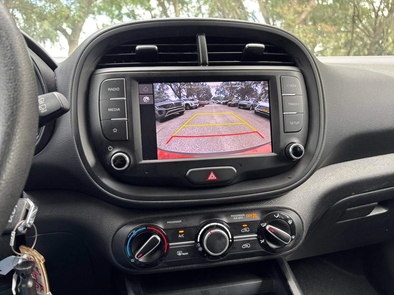 Used 2025 Kia Soul LX w/ LX Technology Package FWD image 16
