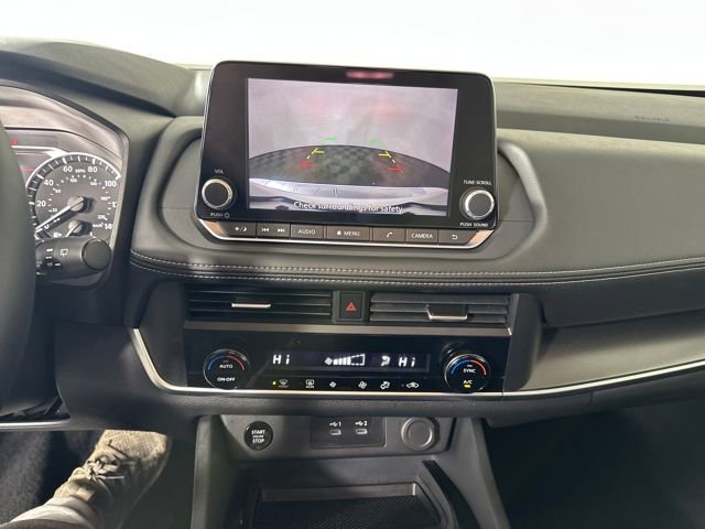 Certified 2025 Nissan Rogue SV image 22