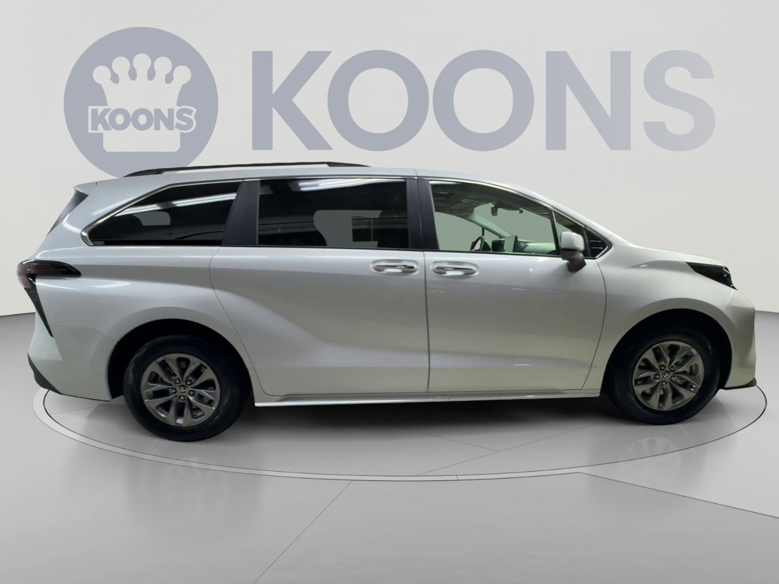 Used 2026 Toyota Sienna XLE FWD image 12