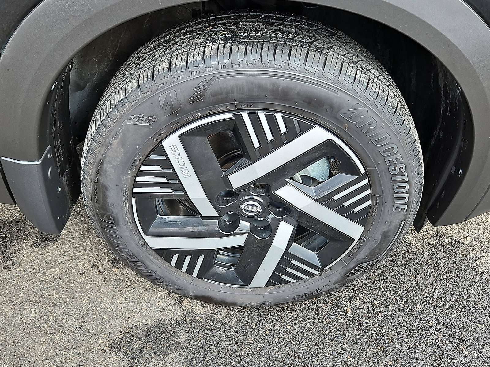 Certified 2025 Nissan Kicks SV w/ Illumination Package image 8