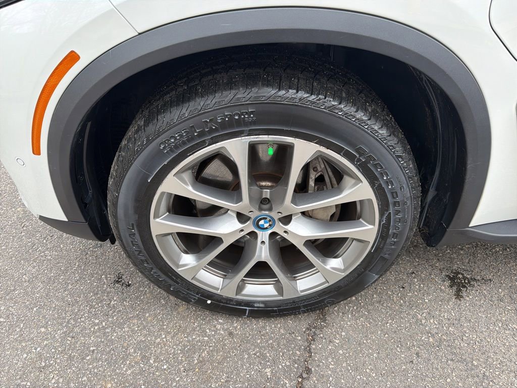 Used 2025 BMW X5 xDrive50e image 10