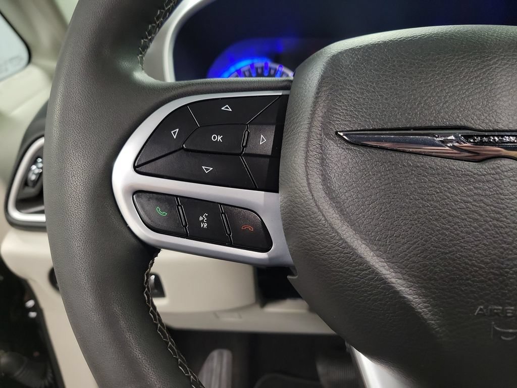 Used 2024 Chrysler Pacifica Touring-L FWD image 23