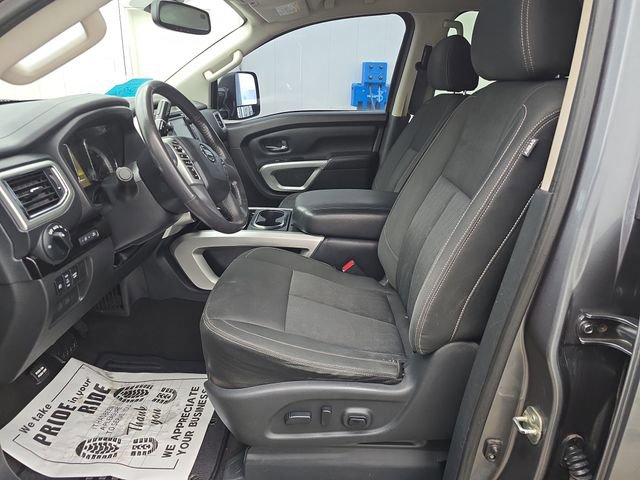 Used 2017 Nissan Titan SV image 9
