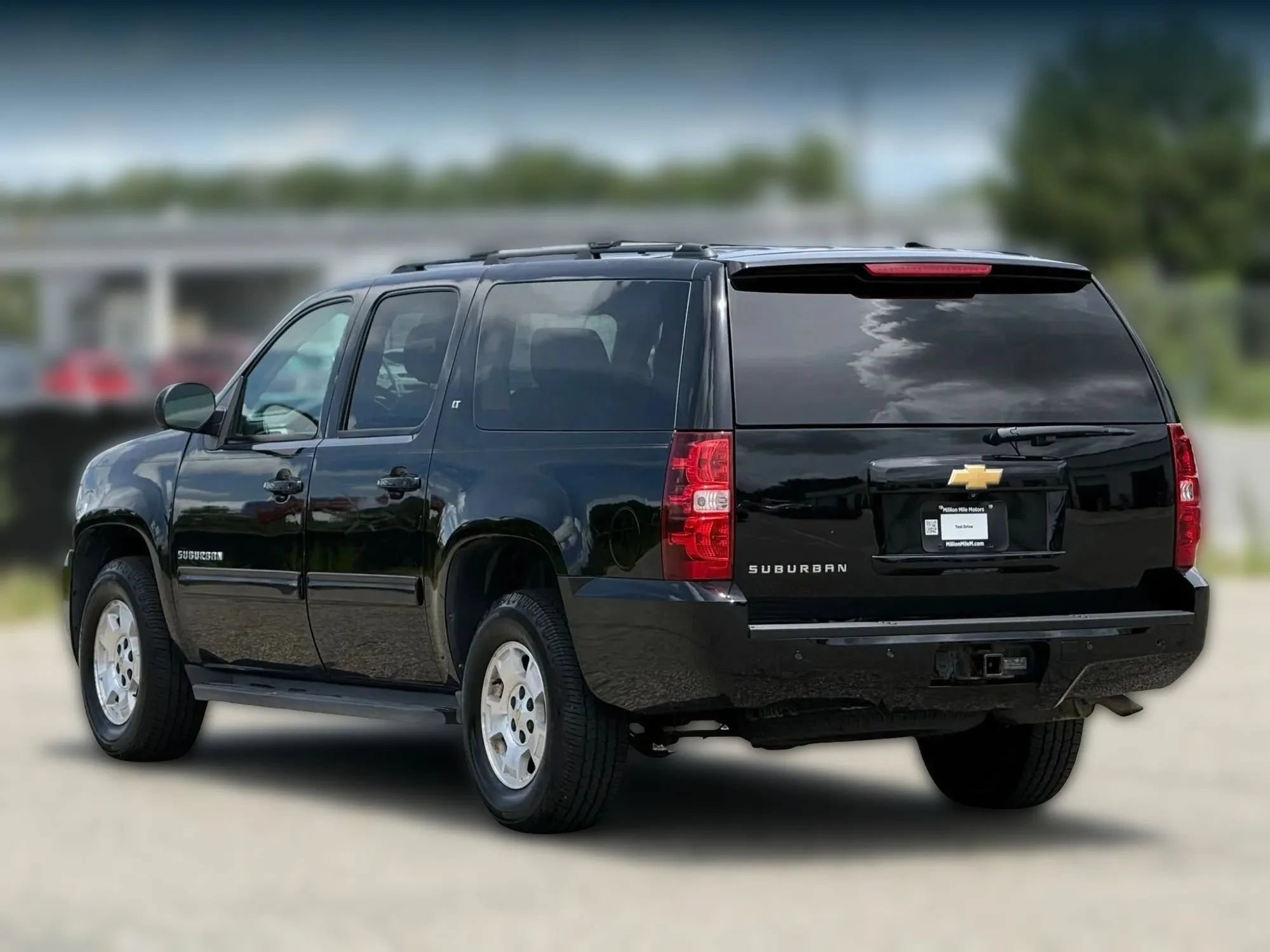 Used 2014 Chevrolet Suburban LT RWD image 10