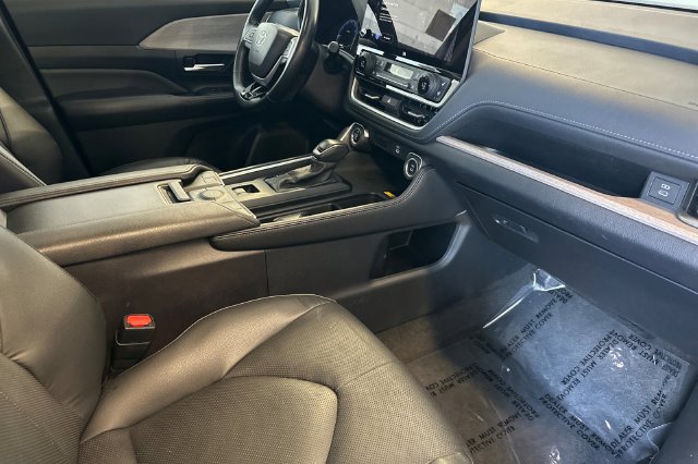 Used 2024 Toyota Grand Highlander AWD image 19