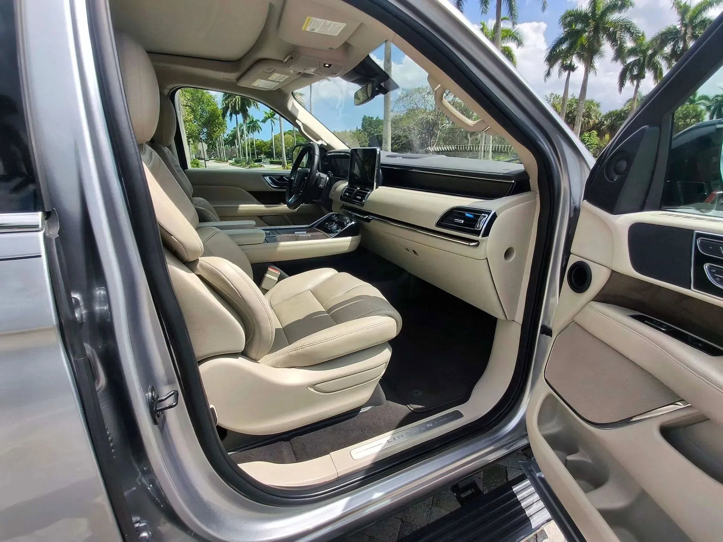 Used 2020 Lincoln Navigator Reserve w/ Equipment Group 201A Reserve RWD image 44