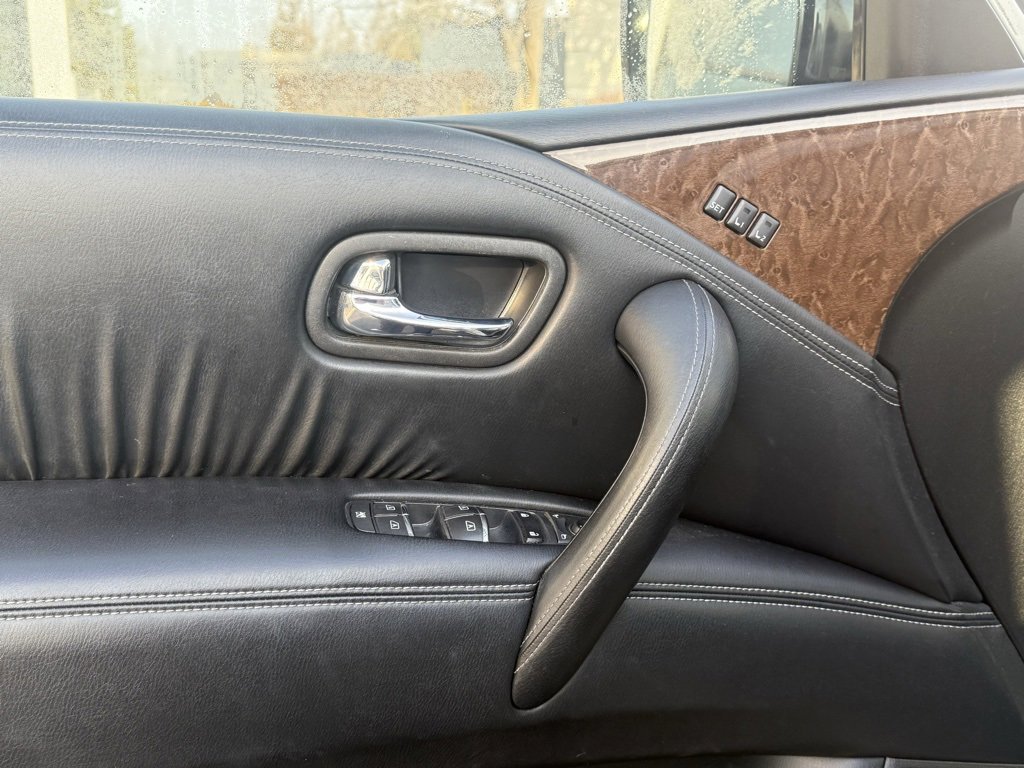 Used 2016 INFINITI QX80 Luxe w/ 22" Wheel Package image 9