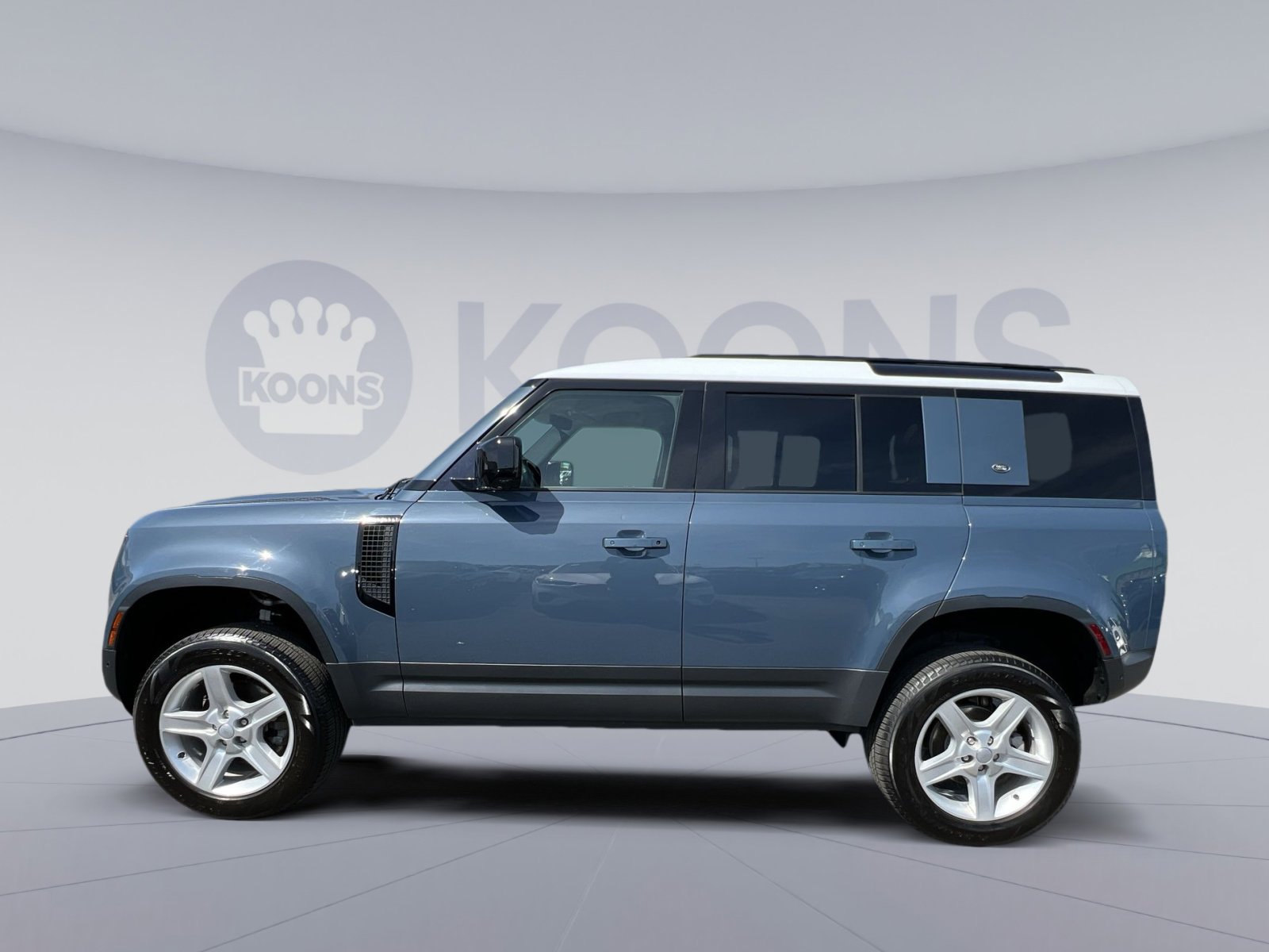 Used 2022 Land Rover Defender 110 S AWD/4WD image 7
