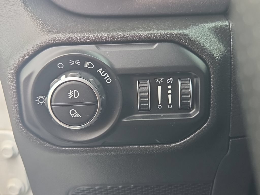 Used 2022 Jeep Gladiator Mojave w/ Cold Weather Group AWD/4WD image 29