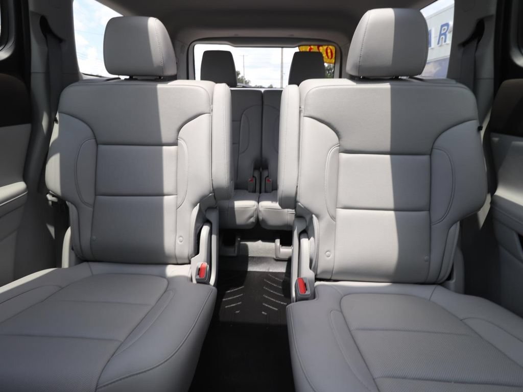 Used 2023 GMC Acadia SLT w/ Technology Package FWD image 12