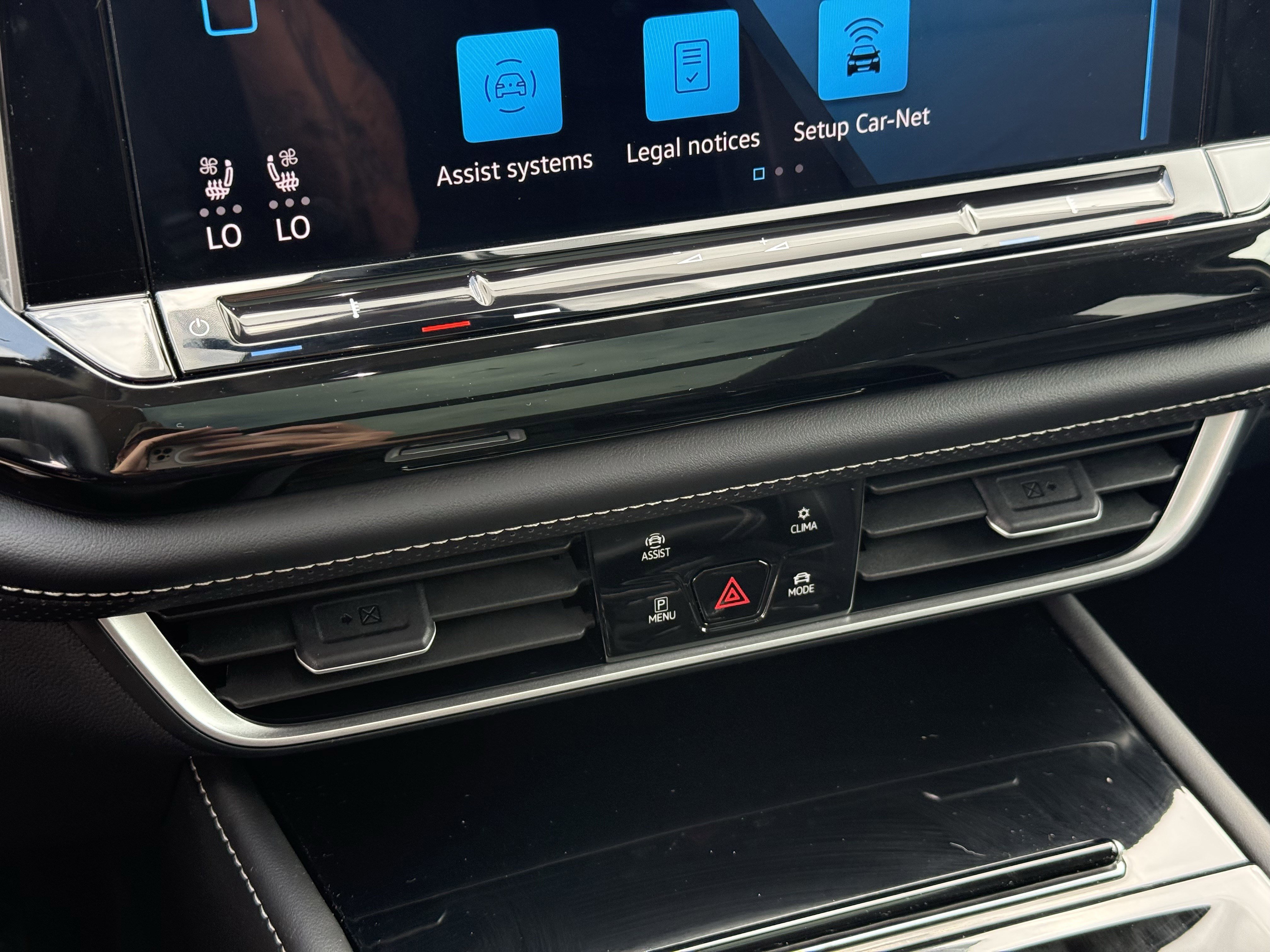 Used 2025 Volkswagen Atlas SE image 22