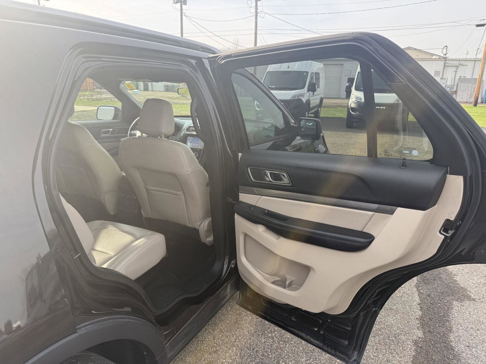 Used 2019 Ford Explorer XLT w/ Equipment Group 202A image 28