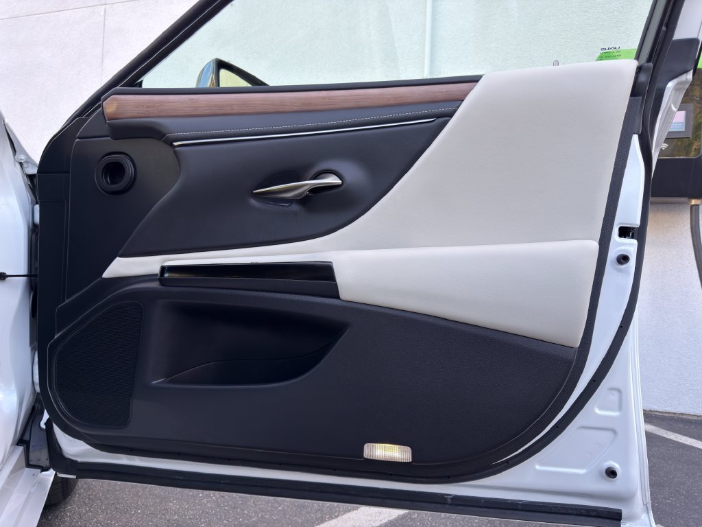Certified 2024 Lexus ES 300h w/ Premium Package FWD image 30