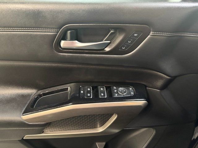 Used 2023 Nissan Pathfinder Platinum w/ Cargo Package image 15