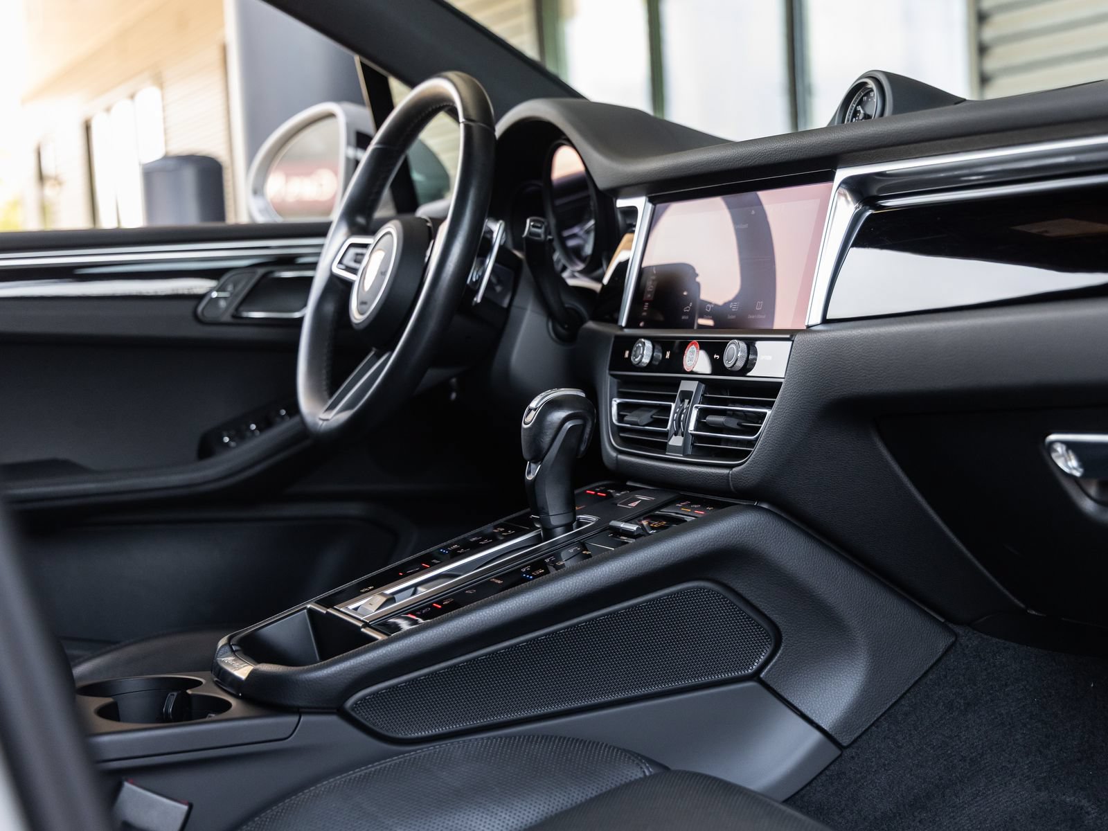 Certified 2024 Porsche Macan S AWD/4WD image 47
