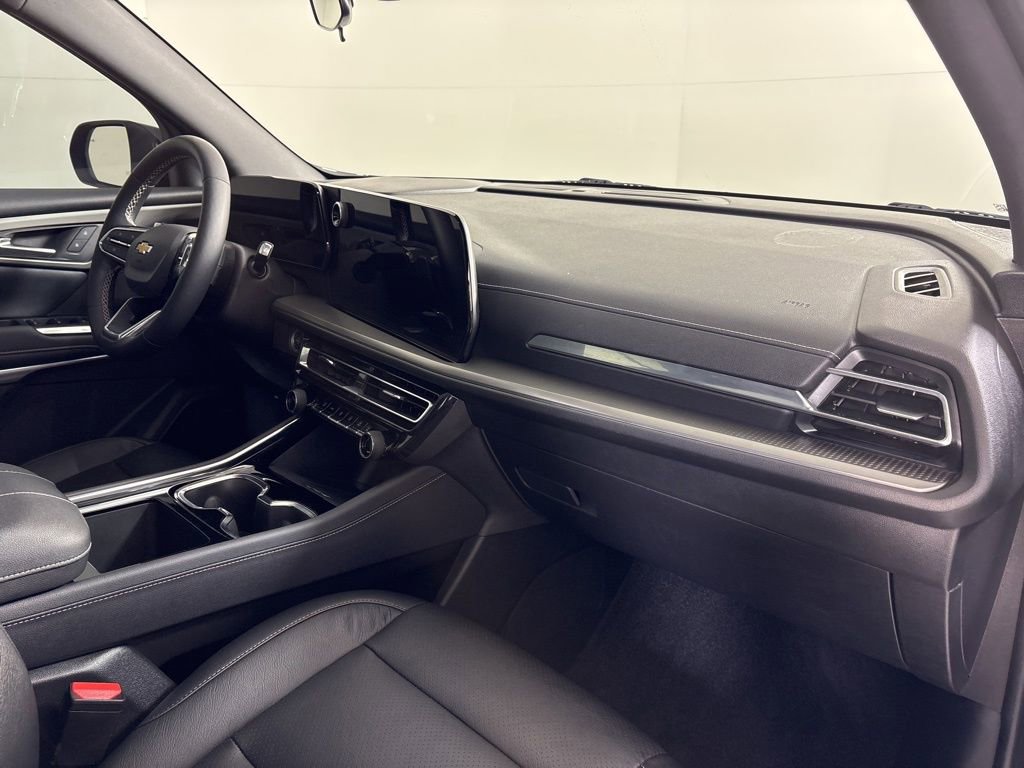 Used 2025 Chevrolet Traverse LT w/ Sun and Wheel Package image 13