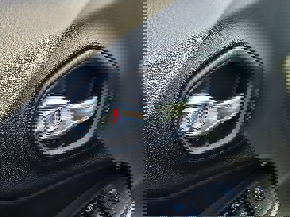 Used 2019 Jeep Cherokee Limited image 25