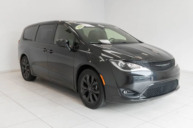 Used 2020 Chrysler Pacifica Touring w/ S Appearance Package FWD image 7