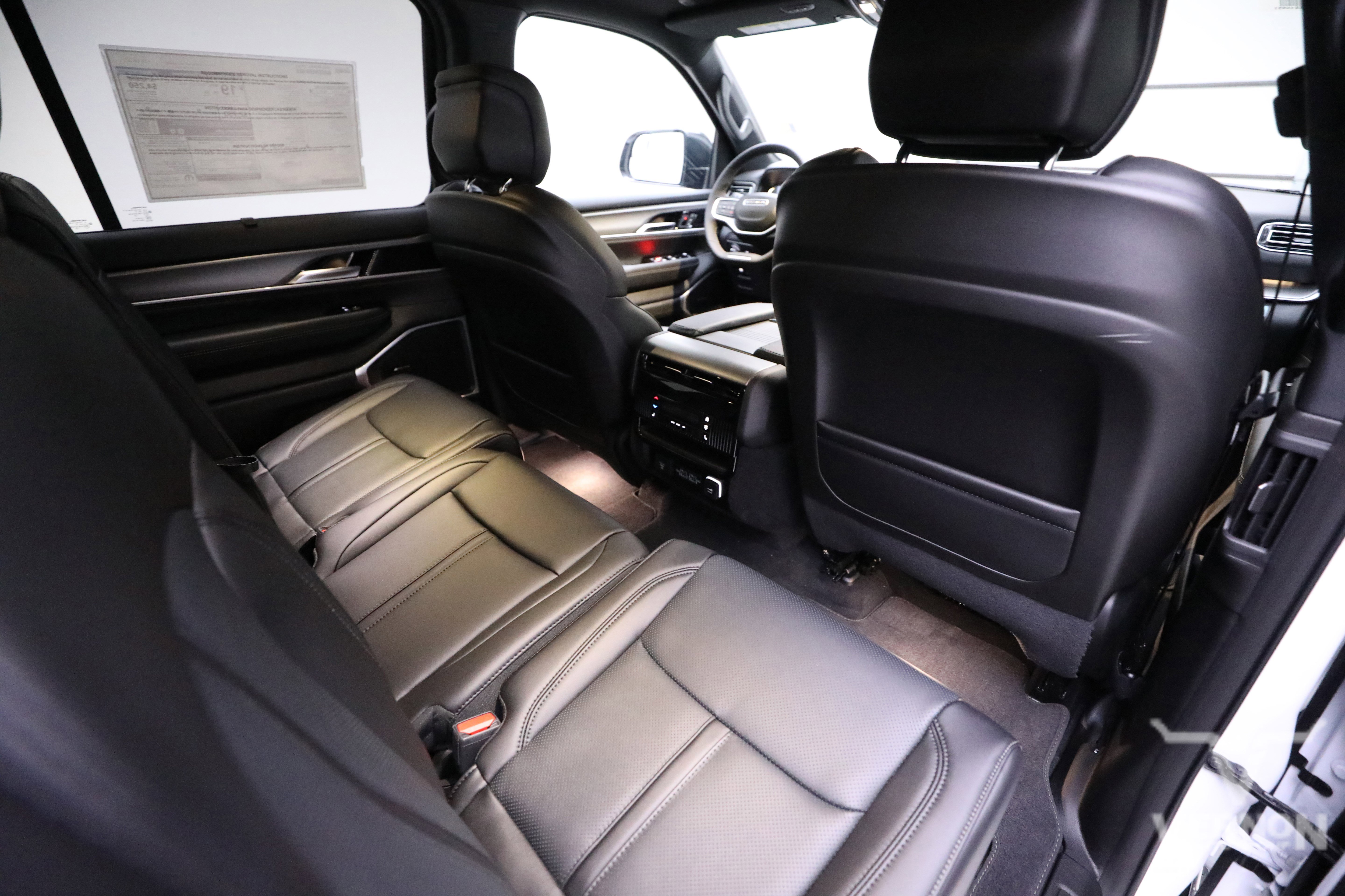 New 2025 Jeep Wagoneer Base 4x4 w/ Convenience Group I image 12