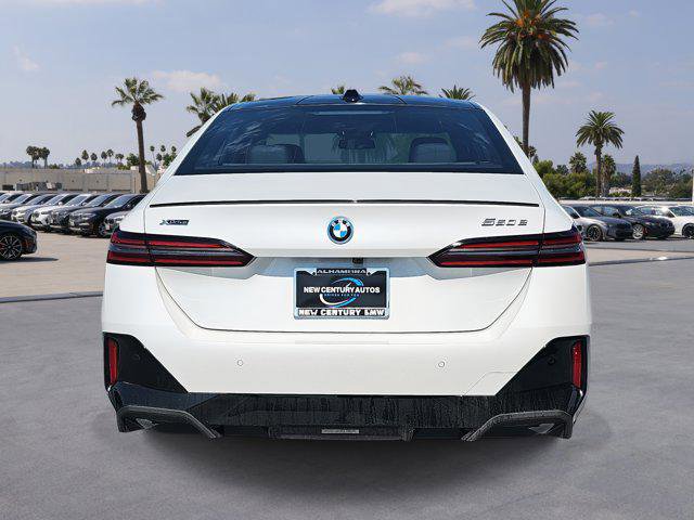 New 2026 BMW 550e xDrive w/ Executive Package image 6