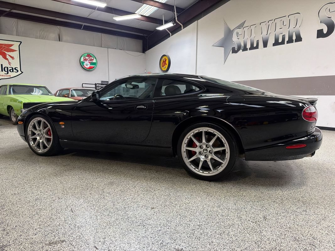 Used 2005 Jaguar XK8 Coupe RWD image 4