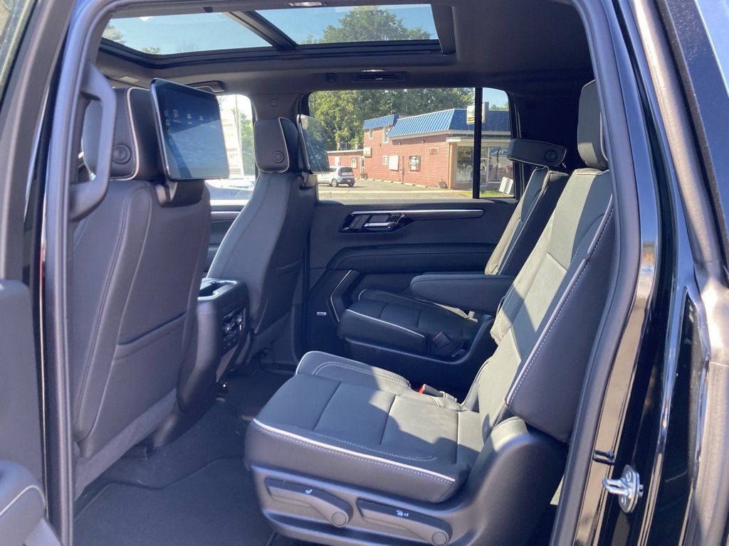 New 2025 Chevrolet Suburban Premier image 21