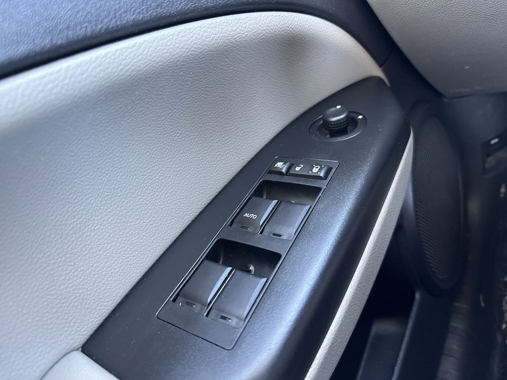 Used 2010 Dodge Caliber SXT image 20